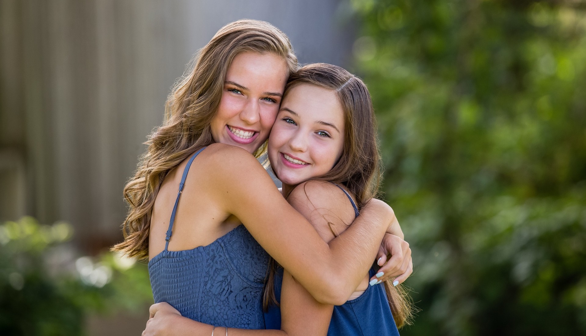Sisters hugging close portrait mini session Michigan